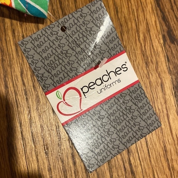 Peaches Uniforms Scrub Top Size Xs NWT - Picture 5 of 6